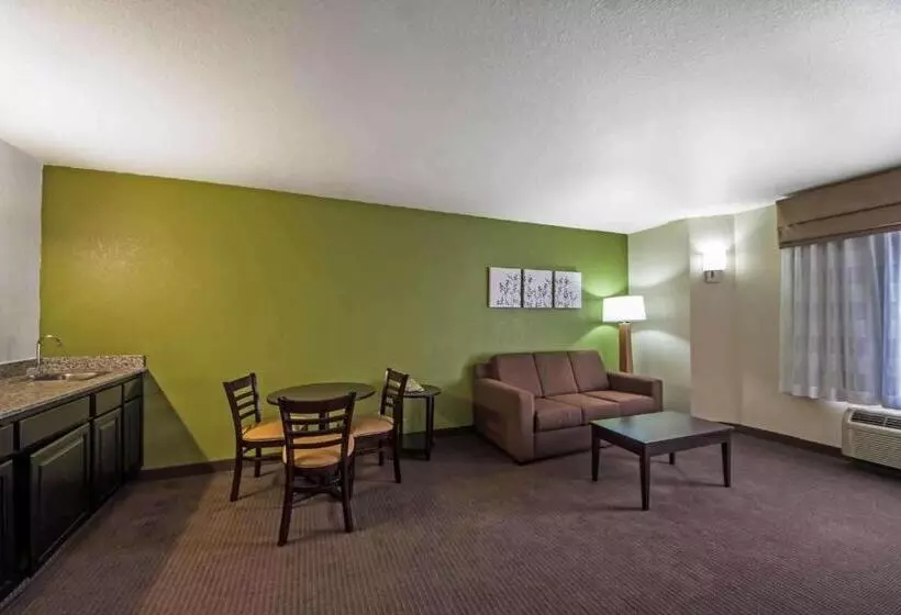 سوئیت با تخت بزرگ, Sleep Inn & Suites Tulsa Central I 44
