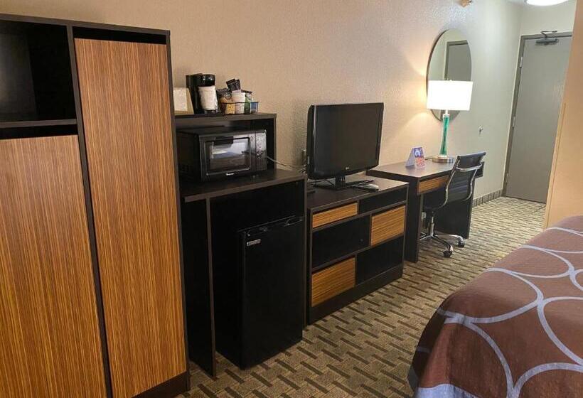 غرفة قياسية سرير كينج, Super 8 By Wyndham Lynchburg Va