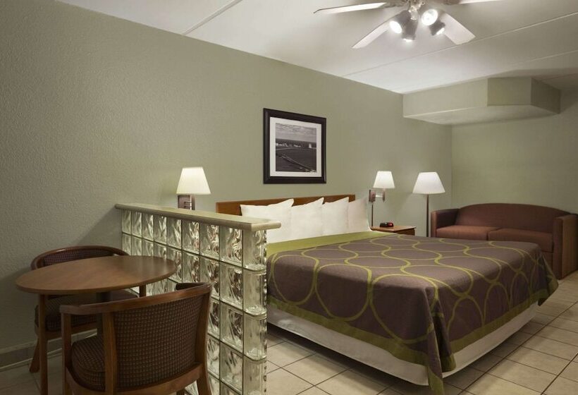 スタンダードスタジオ, Super 8 By Wyndham South Padre Island