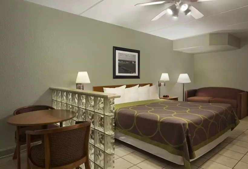 スタンダードスタジオ, Super 8 By Wyndham South Padre Island