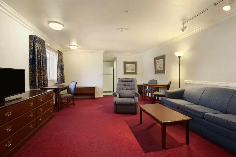 デラックスルーム, Travelodge By Wyndham Redding Ca