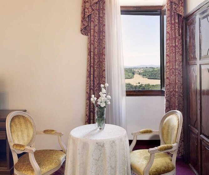 מיטת קינג בסוויטה, Villa Lecchi Hotel Wellness