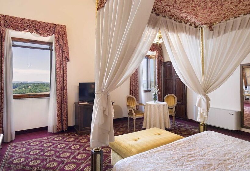 מיטת קינג בסוויטה, Villa Lecchi Hotel Wellness