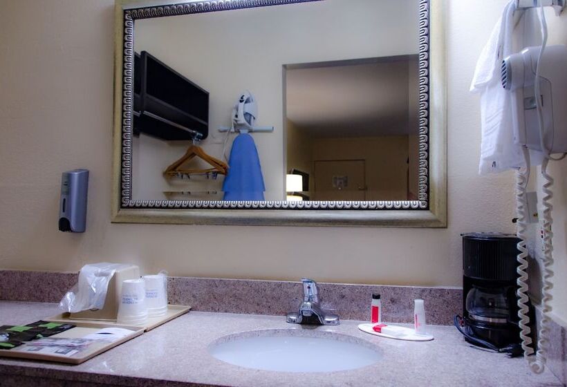 חדר סטנדרט שתי מיטות זוגיות, Motel 6 Forsyth, Ga Tift College