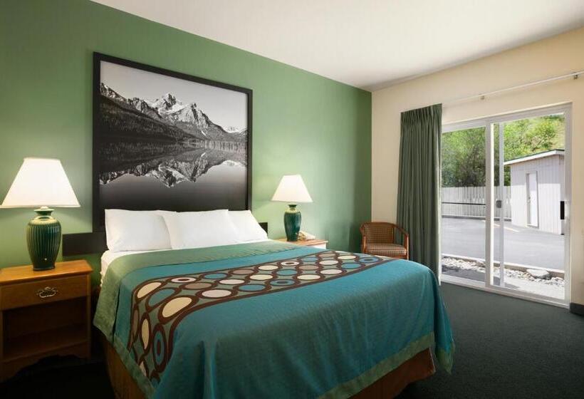 带大床的标准间, Super 8 By Wyndham Salmon