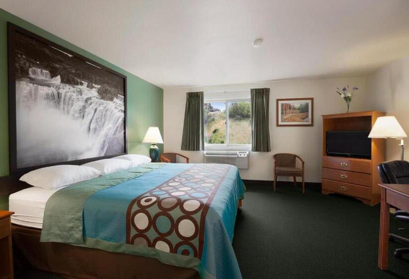 带大床的豪华间, Super 8 By Wyndham Salmon