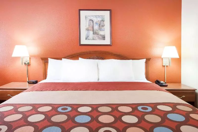 Standard-huone King-vuode, Super 8 By Wyndham White Hall