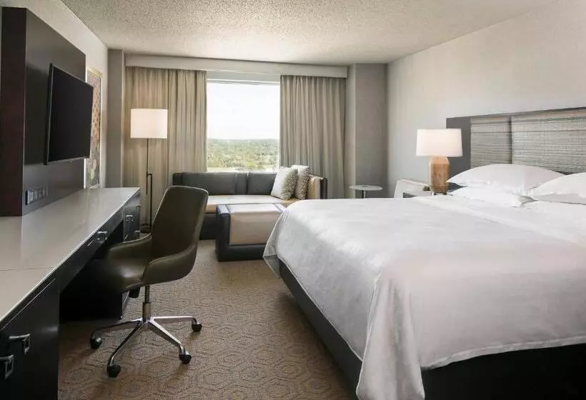 キングサイズベッドのクラブルーム, Sheraton Overland Park Hotel At The Convention Center