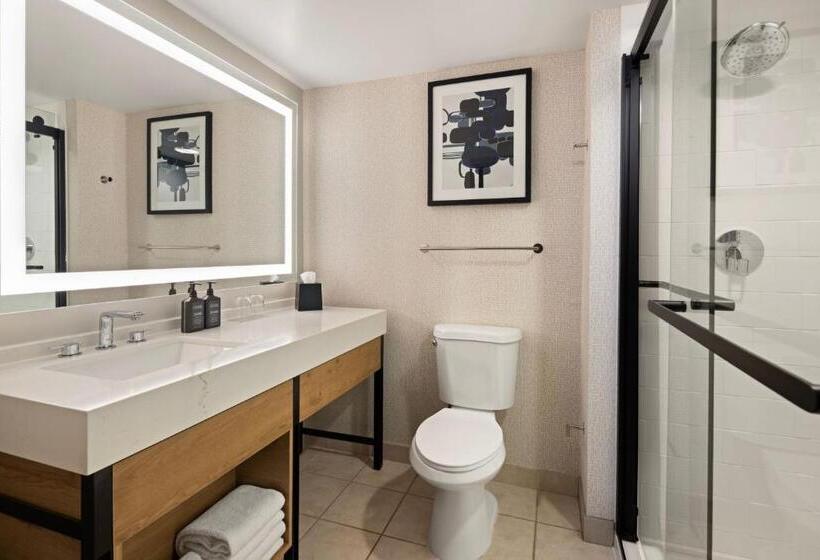 Номер Клуб, Sheraton Overland Park Hotel At The Convention Center