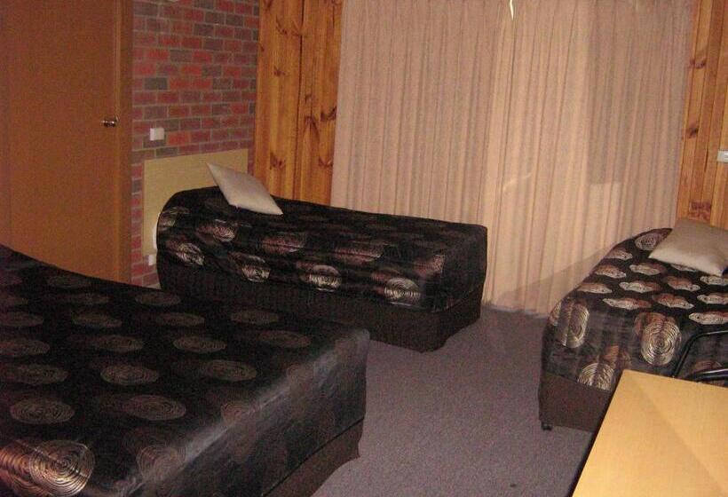 חדר משפחתי, Country Road Motel St Arnaud