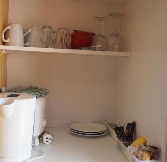 חדר משפחתי, Country Road Motel St Arnaud