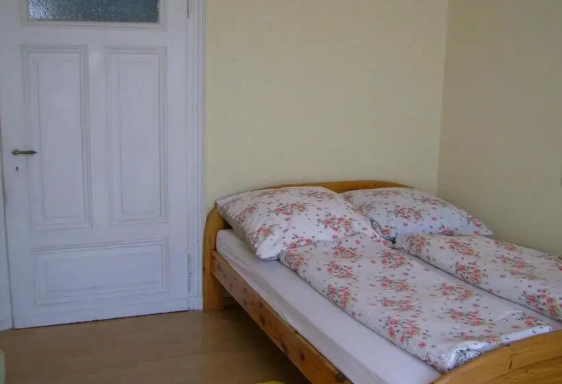 バスルーム共同エコノミー4人部屋, Gasthaus Zur Traube