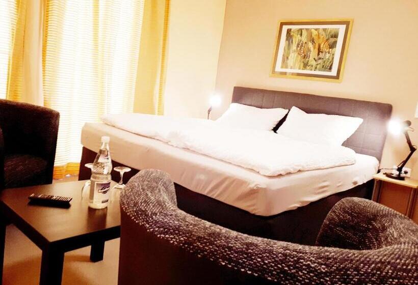 デラックスルーム, Restaurant Denis