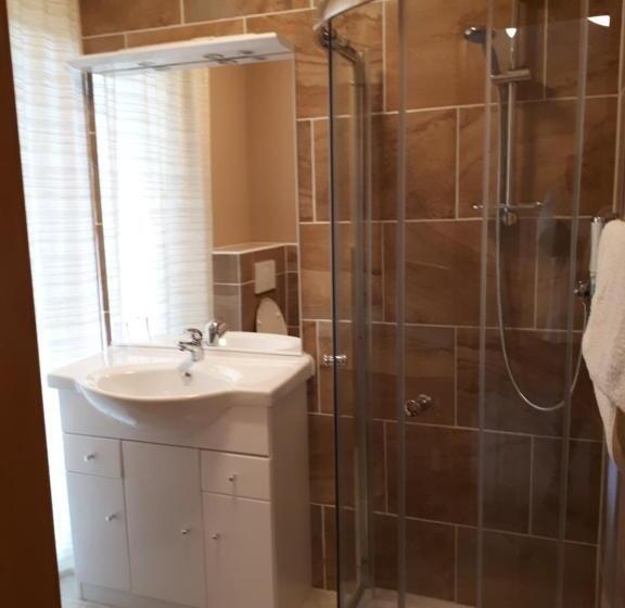 エコノミールーム, Restaurant Denis