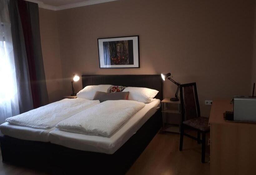 スタンダードルーム, Restaurant Denis