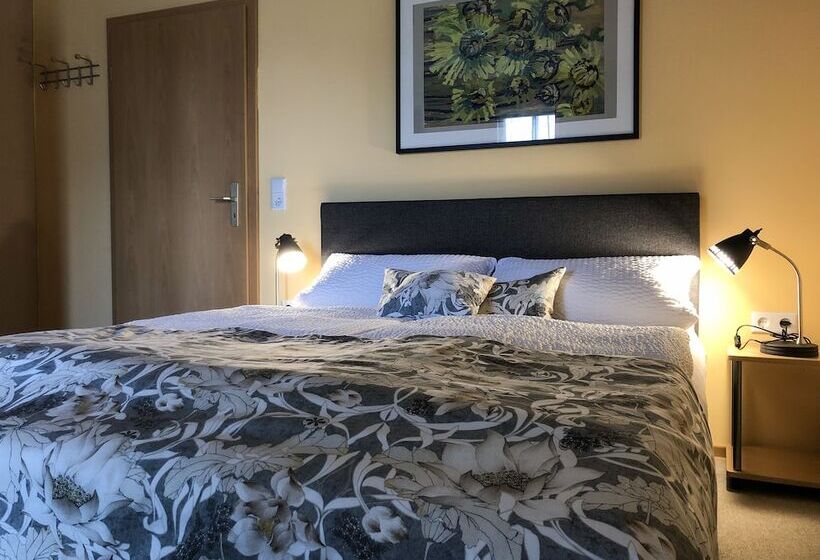 スタンダードルーム, Restaurant Denis