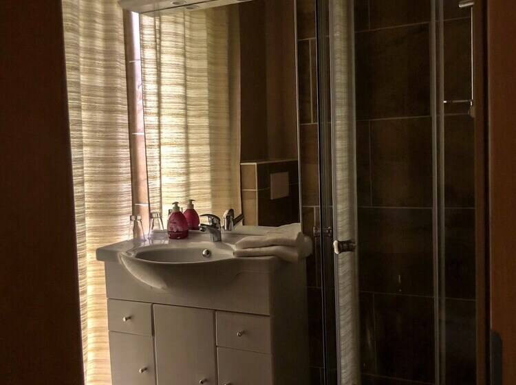 スタンダードルーム, Restaurant Denis