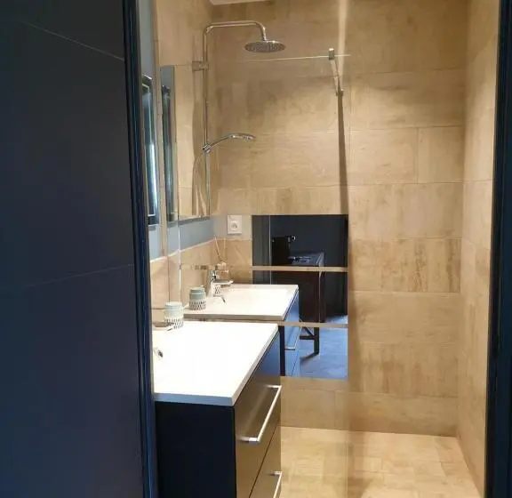 ガーデンビュースタンダードルーム, Cosy Wood House