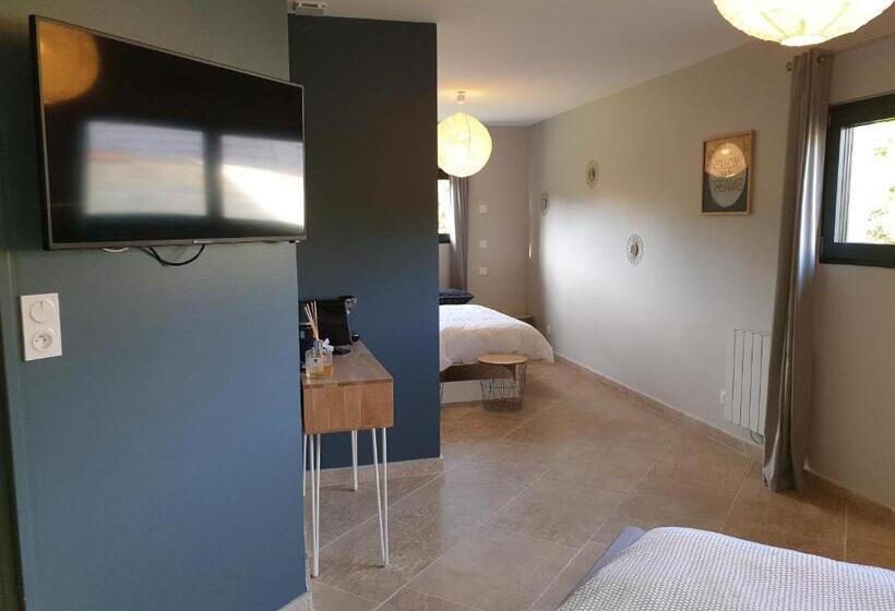 Семейный Номер Вид на Сад, Cosy Wood House