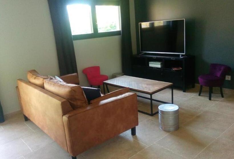 Семейный Номер Вид на Сад, Cosy Wood House