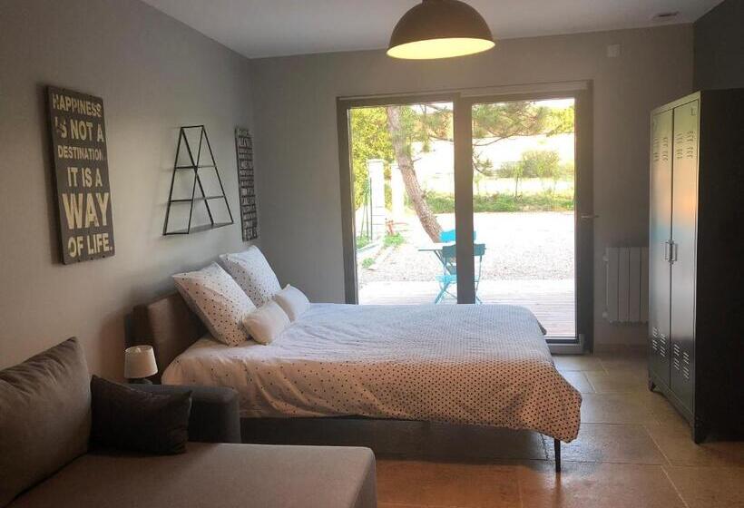 Семейный Номер Вид на Сад, Cosy Wood House