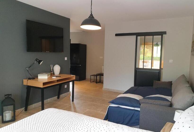 Семейный Номер Вид на Сад, Cosy Wood House