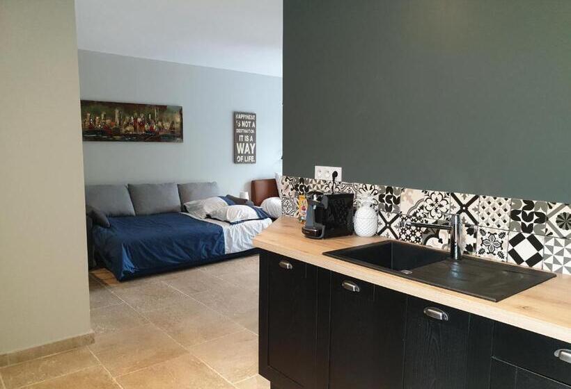 Семейный Номер Вид на Сад, Cosy Wood House