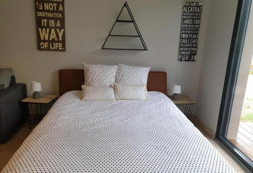 Семейный Номер Вид на Сад, Cosy Wood House