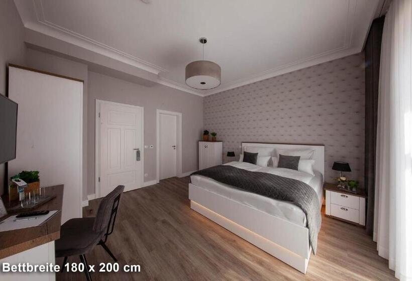 Полулюкс, Altes Amtshaus