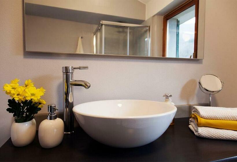 标准三人间, Ca Luni