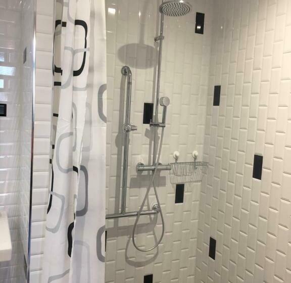 패밀리 룸, Le Petit Château Des Cedres