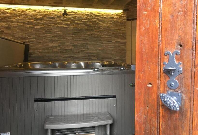 스탠다드 룸 킹사이즈 침대, Le Petit Château Des Cedres