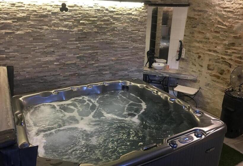 스탠다드 룸 킹사이즈 침대, Le Petit Château Des Cedres