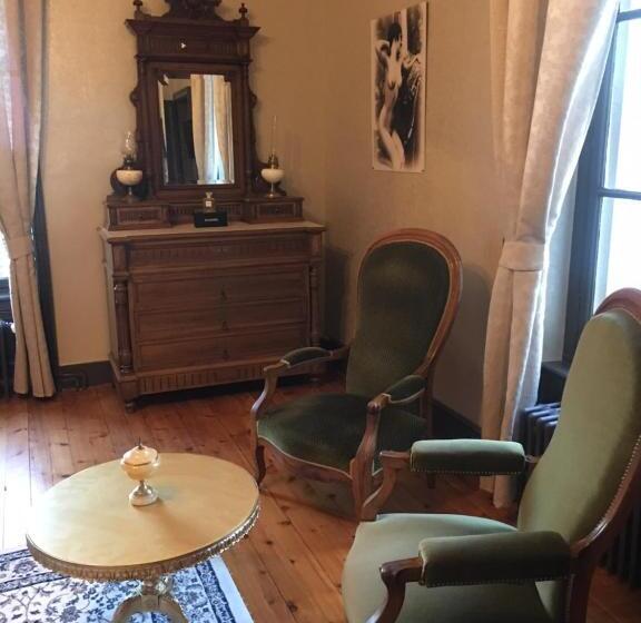 스탠다드 룸 킹사이즈 침대, Le Petit Château Des Cedres