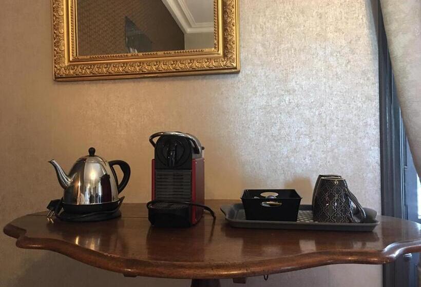 스탠다드 룸 킹사이즈 침대, Le Petit Château Des Cedres