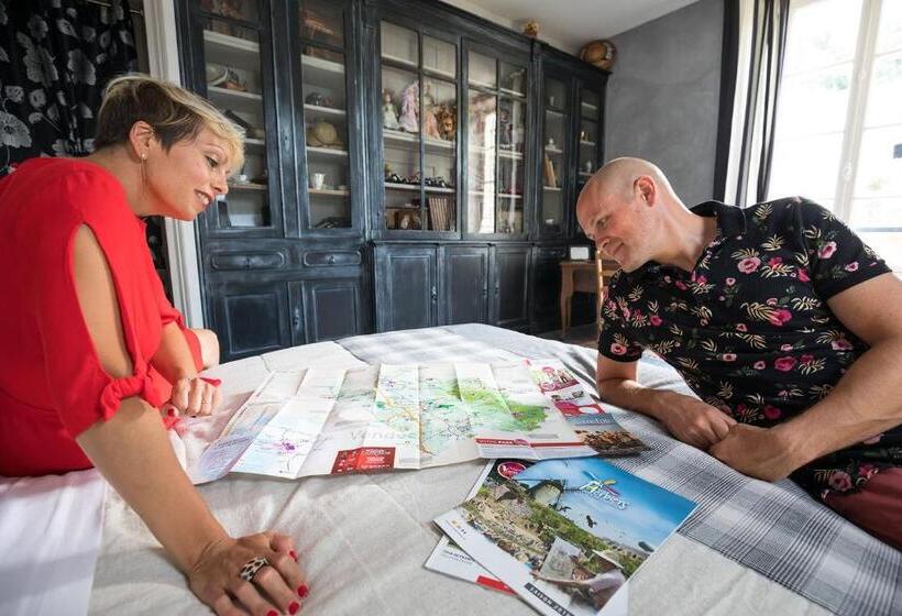 스탠다드 스튜디오, Le Petit Château Des Cedres