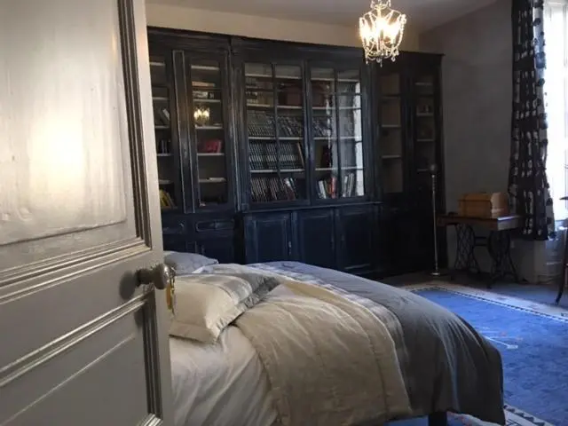 スタンダードスタジオ, Le Petit Château Des Cedres