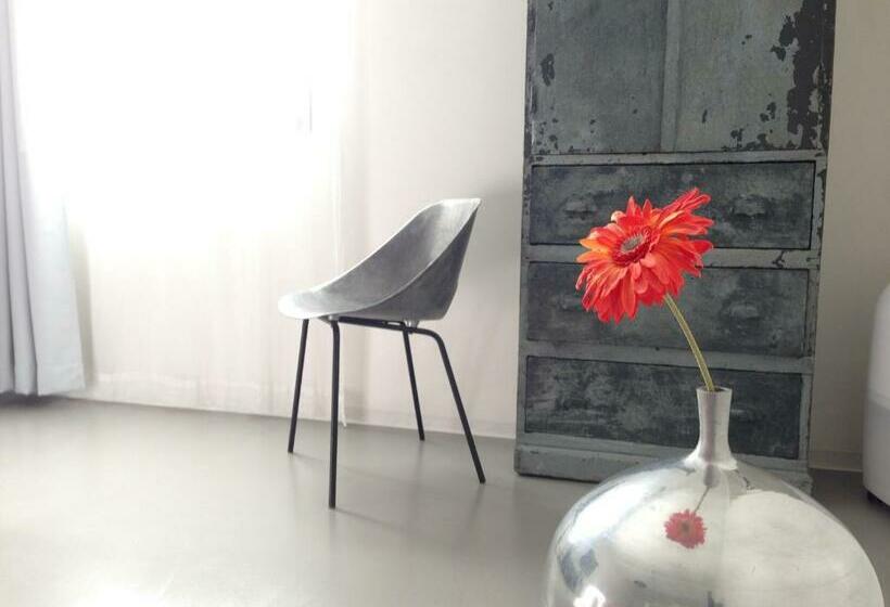 スーペリアールーム, Metafort