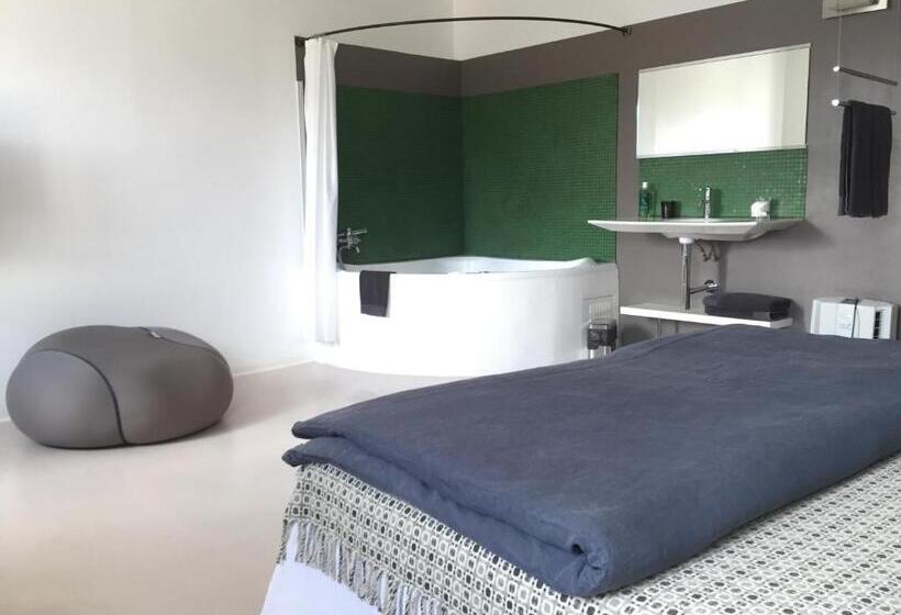 带大床的高级房间, Metafort