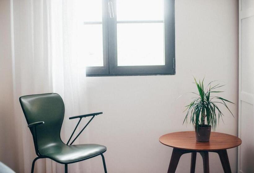 キングサイズベッドのスーペリアルーム, Metafort