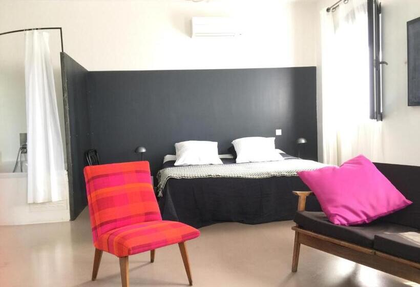 带大床的豪华间, Metafort