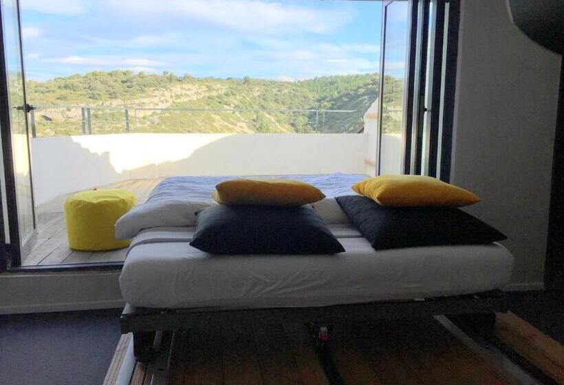 高级大房间, Metafort