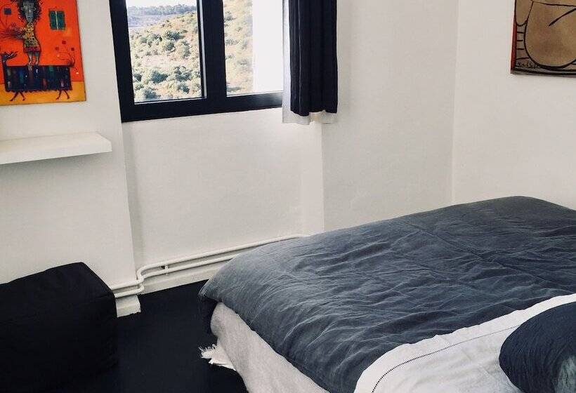 标准三人间, Metafort