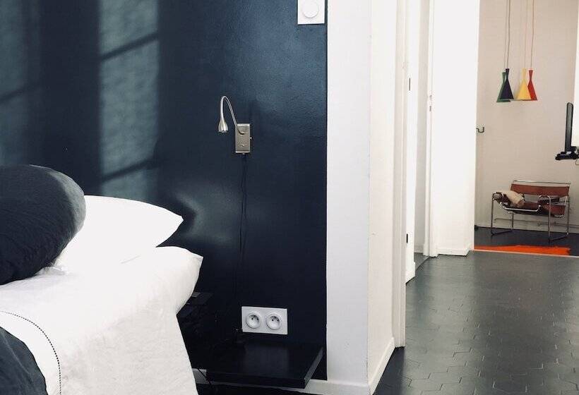 标准三人间, Metafort