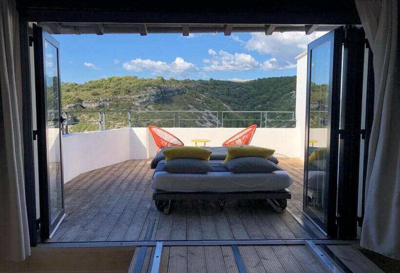 高级大房间, Metafort