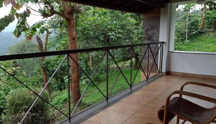 キングサイズベッドのスーペリアルーム, After The Rains   Rainforest Lodge