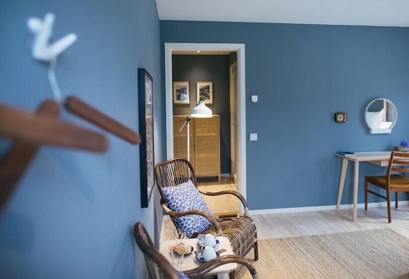 חדר דלוקס נוף לים, Johanna S