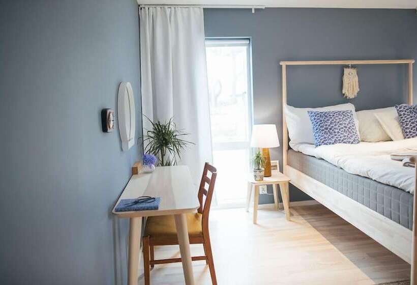 חדר דלוקס נוף לים, Johanna S