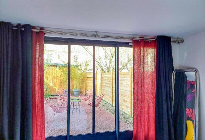 Четырехместный Номер Стандарт, Le Huis Clos