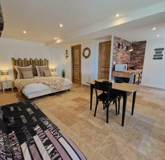 Четырехместный Номер Стандарт, Au Fer à Cheval